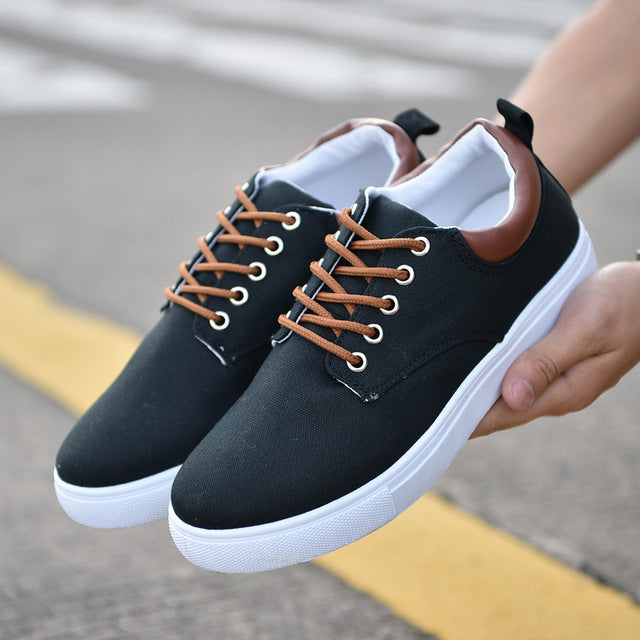 Sports canvas shoes